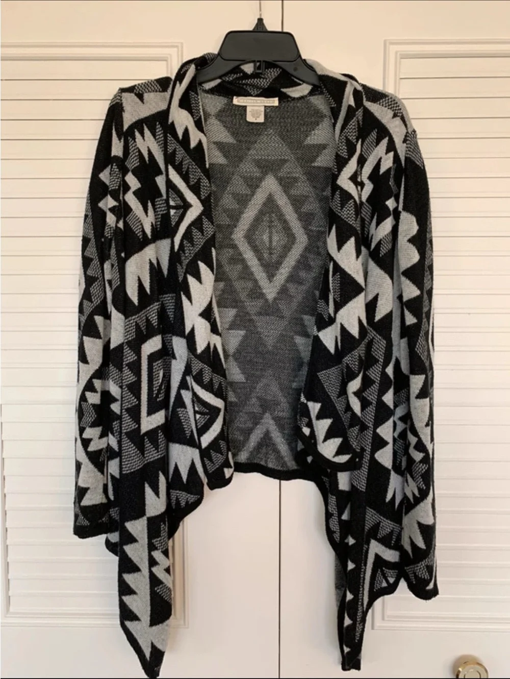 A Knitch Above Black & Gray Aztec Open-Front Women's Cardigan